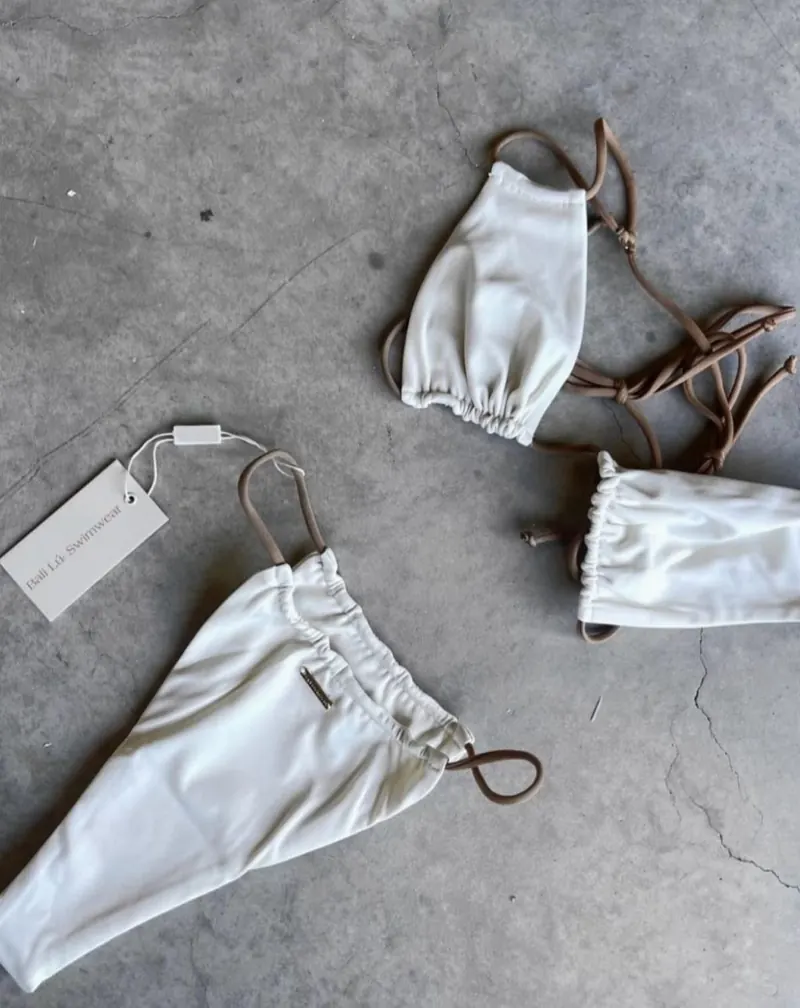 Blanco Triángulo bikini, detail by Bali-Lú